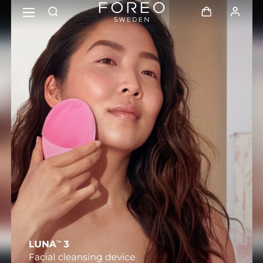 Foreo LUNA™ 3 facial cleansing device